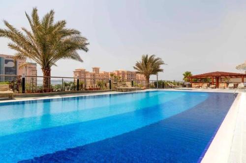 Ocean Heights - Spacious 1 Bedroom with Sea View & Free Parking
