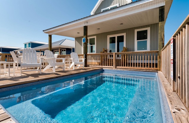 Ocean Pearl- Gulf Front, pool. Nightly Sept. openings