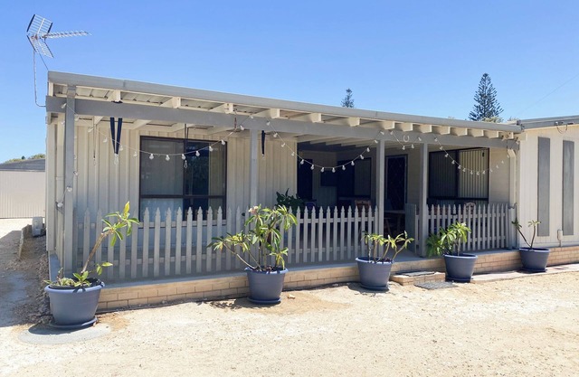 Ocean Spray is a unique & cosy Lancelin beach home
