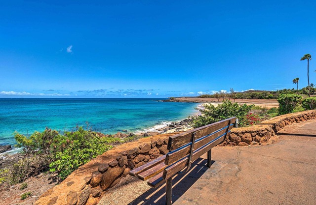 Ocean-View Condo w/Pool in Maunaloa!