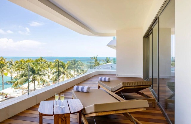 ✩ Ocean View Corner Suite ✩ Private Jacuzzi ✩