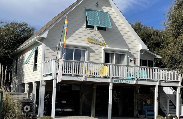 Ocean view family cottage, just steps from the sea and close to everything.