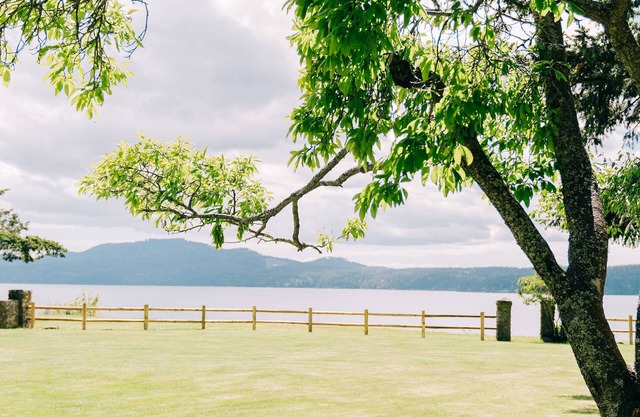 Ocean View House, Outdoor TV, Firepit, Hot Tub, One Mile to Town!