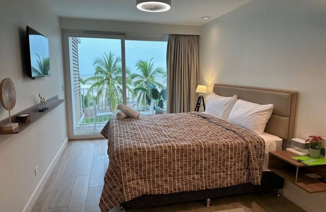 Ocean View "Pacific Point" Hotel Suite