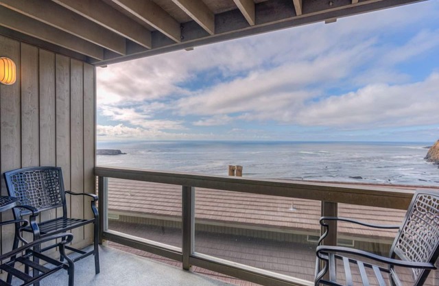 Ocean-View Suite w/2 Queen Beds