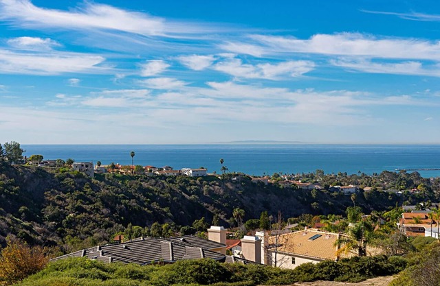 Ocean View Luxury Less than a mile from the Ocean