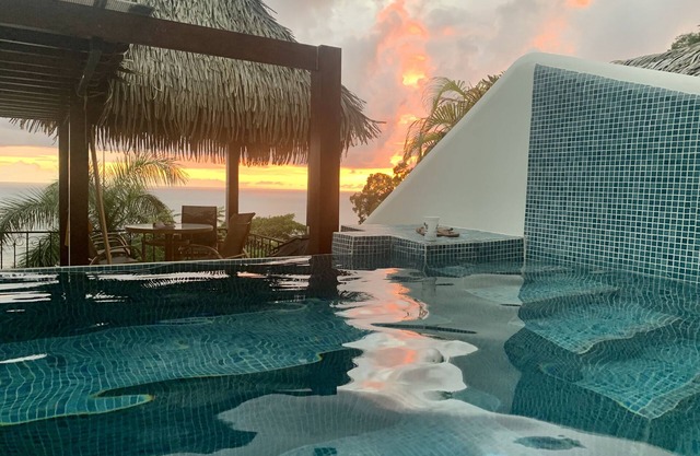 Ocean View - Villa MarLeta- Infinity Plunge Pool - Two Ensuites - Walk to Beach.