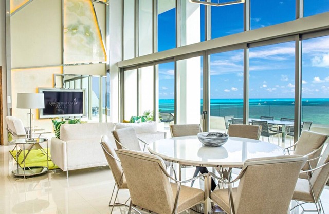 Ocean Views & Modern Elegance: 4 Bedroom Penthouse Loft with Private Jacuzzi