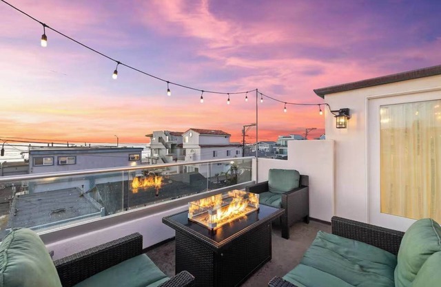 Ocean Views, Steps to Beach, Rooftop, Firepit