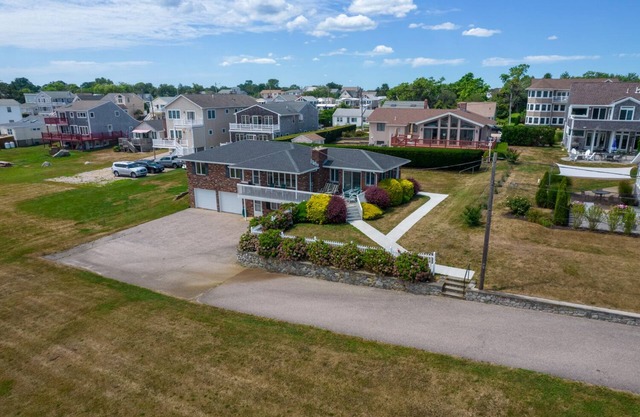 Ocean views, two minute walk to beach!