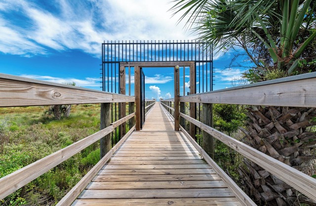 Ocean Village Club P33