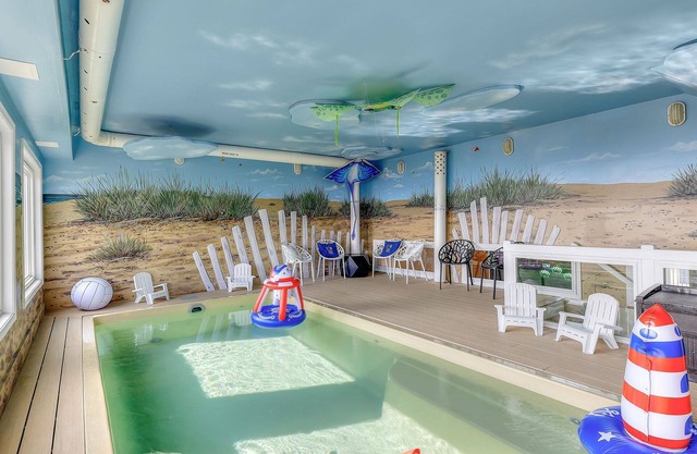 Oceanfront/11 bds/33 PPL/Indoor Pool