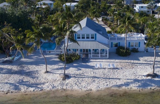 Oceanfront 165ft Beach-Dock-Pool-4K sq.ft 4 bed-5 bath - Islamorada