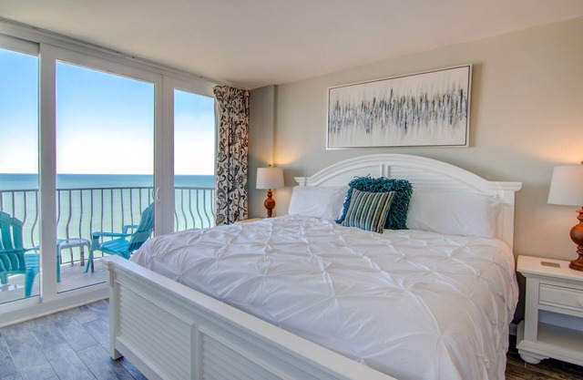 Oceanfront 3 Bedroom Penthouse + Official On-Site Rental Privileges