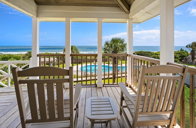 Oceanfront 4 bedroom villa with spectacular views and Pool