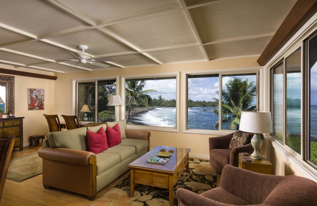 Oceanfront #5 at Hana Kai Maui - 2 BR/2 BA Upper Floor Corner 100ʻ from Water!