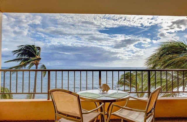 Oceanfront 6th-Floor Condo – Lanai, A/C, New Furnishings & Beach Views