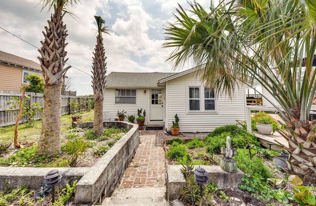 Oceanfront Amelia Island Cottage: Deck & Boardwalk