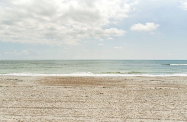 Oceanfront Amelia Island Cottage: Deck & Boardwalk