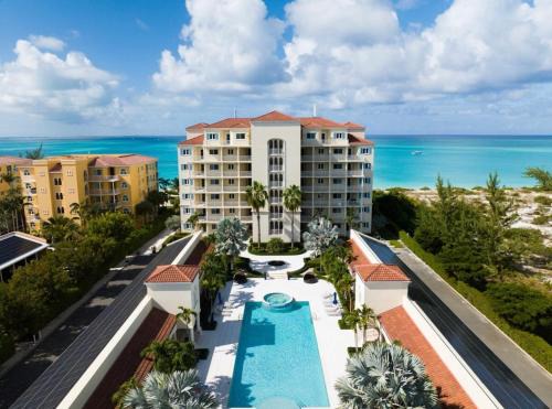 Oceanfront apartment on Grace Bay beach
