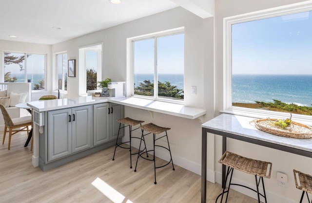 Oceanfront Coastal Home w/ Breathtaking Views – Hiking, Beaches & More