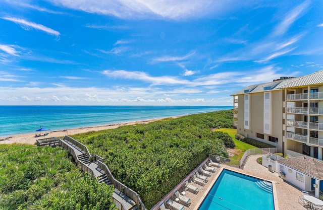 Oceanfront Condo Located in Paradise on S. Hutchinson Island/Stuart n