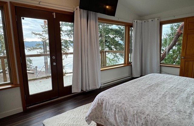Oceanfront Escape in East Sooke – Rustic Treehouse in the woods