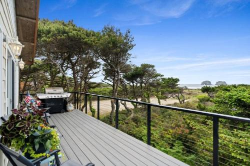 Oceanfront Family Cabin 4 Br Wrap-around Deck