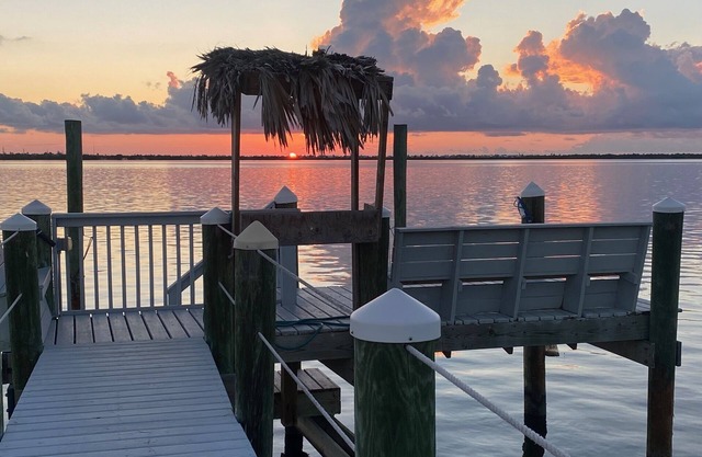 Oceanfront Home-Pool, Dock-Available Daily, Weekly or Monthly.