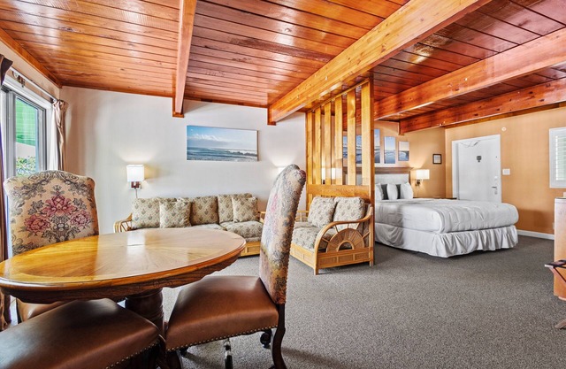 Oceanfront Inn Suite #6- King Bed