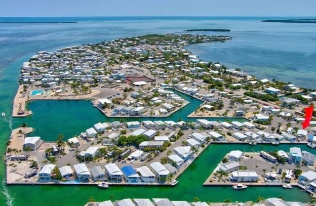 Oceanfront large RV lot with boat slip in in Tropical Resort !
