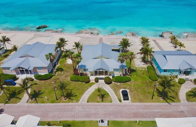 OCEANFRONT LUXURY HOME " Seas The Day"