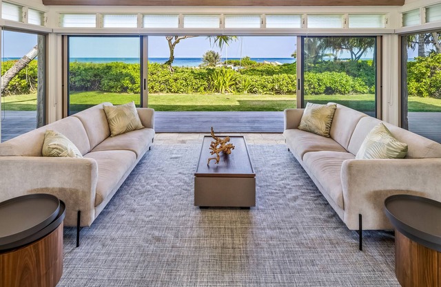 Oceanfront Luxury Home w/Hot Tub, A/C & Views of Lanikai Beach: Na Makana Villa