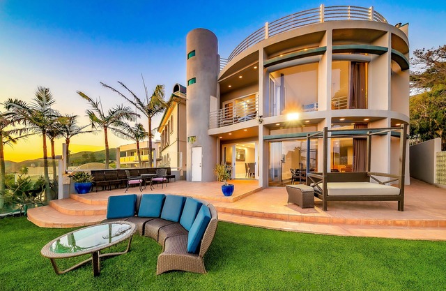 Oceanfront luxury home w/sunset views, enclosed patio, gas grill, and balconies