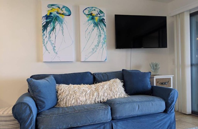 Oceanfront Paradise - Beach at your backdoor!