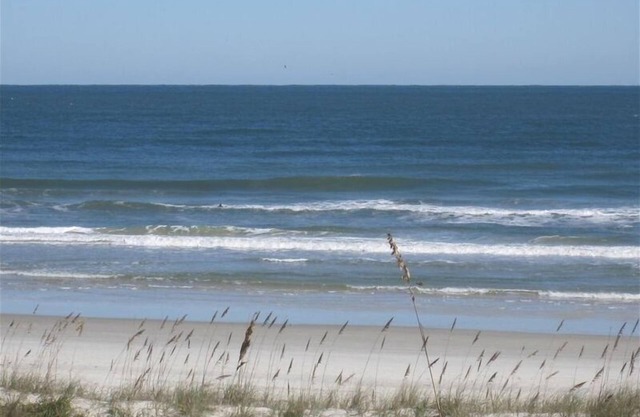 Oceanfront private, dog friendly, 2BR house, Fall/Thanks/Christmas availability.