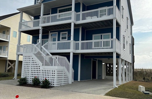 Oceanfront North Topsail Beach House with a View