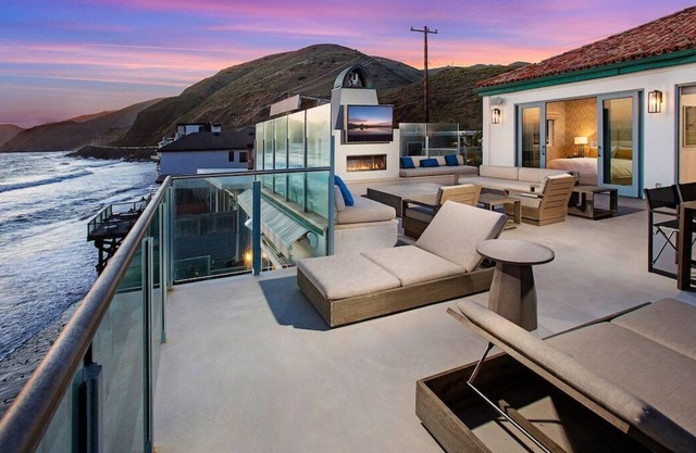Oceanfront Villa - Private Beach/Sauna/Jacuzzi