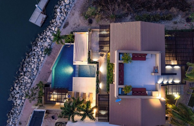 Oceanfront Villa with Infinity Pool & Swim-Up Bar