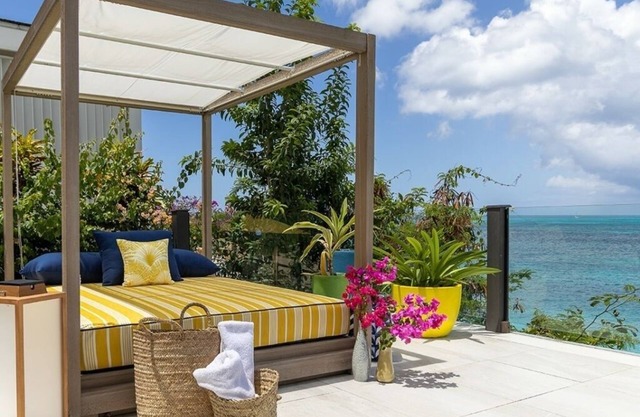 Oceanfront Villa with Kitchen and Dining Area Ideal for Your Quiet Getaway