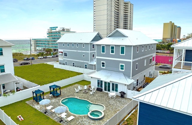 OceanPearl- Private Heated Pool- 5 min walk to the beach!