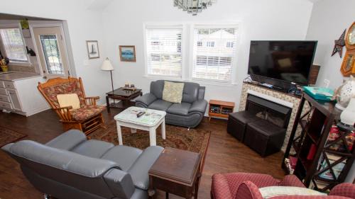 Oceanside, Hot Tub, Close to beach, KD231, WindOver