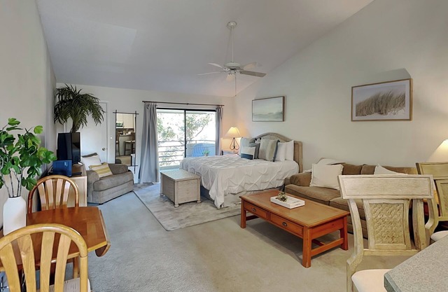 Oceanside Studio at Sawgrass – Easy Beach to Golf Location + Pool
