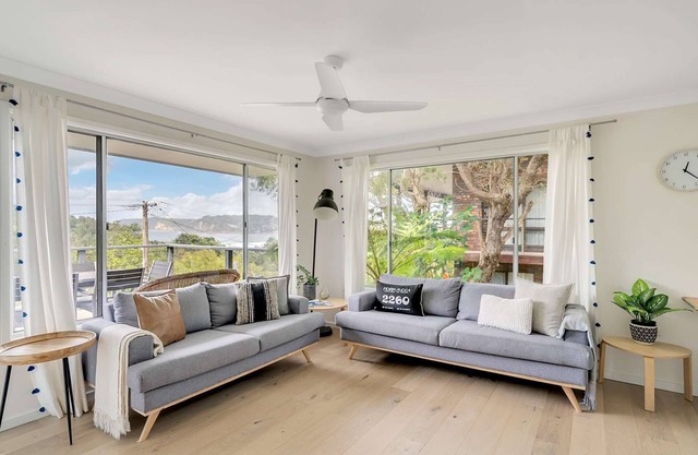 "Oceanview Cottage" – Minutes to the Beach