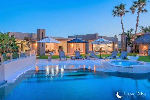 Oceanview Luxury Villa w Pool Hot Tub BBQ Area