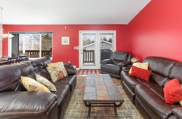 Oceanview Townhouse, Spacious Three Bedroom, Sleeps 8