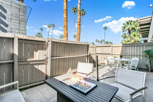 Ocotillo Art Lounge - 1BR Posh Condo in South PS