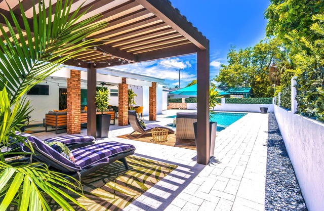 Oct discount! Chic Villa near Brickell,heated pool