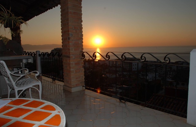 October Special- discount of 300.00 on bookings for 06 people