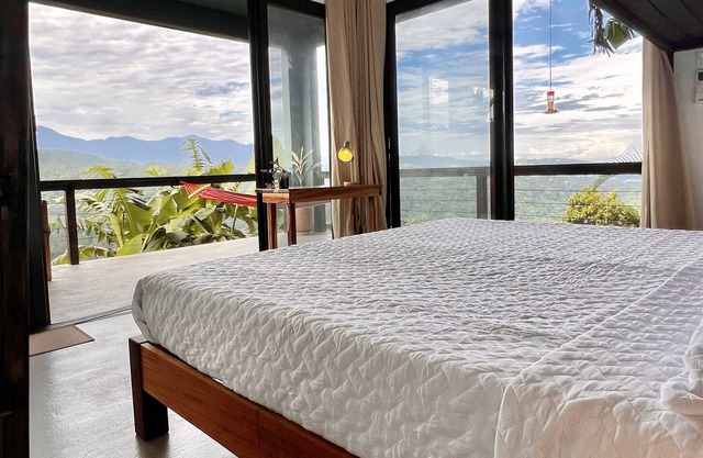 Octopus Cottage , Peaceful Retreat with Pool, Ocean & Mountain Views